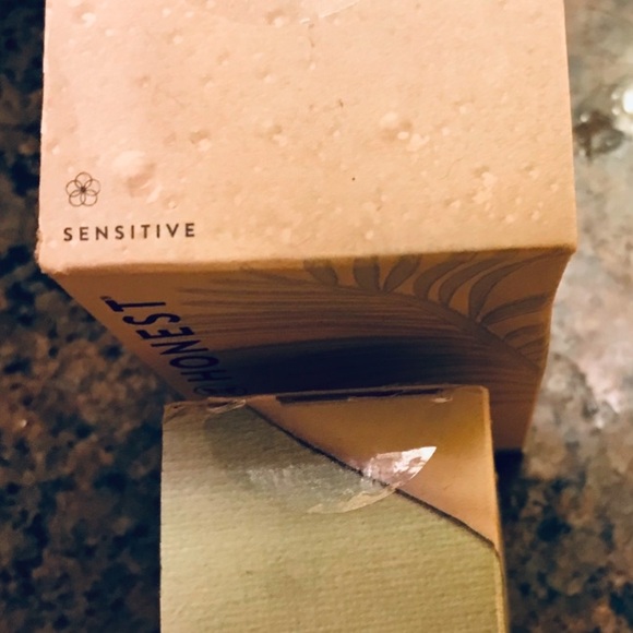 Honest Skincare Set - Cleanser and Moisturizer - Picture 10 of 10